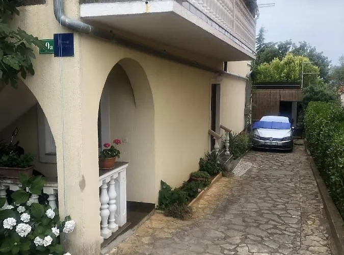 Apartamento With Parking Space Pinezici, Krk - 15269